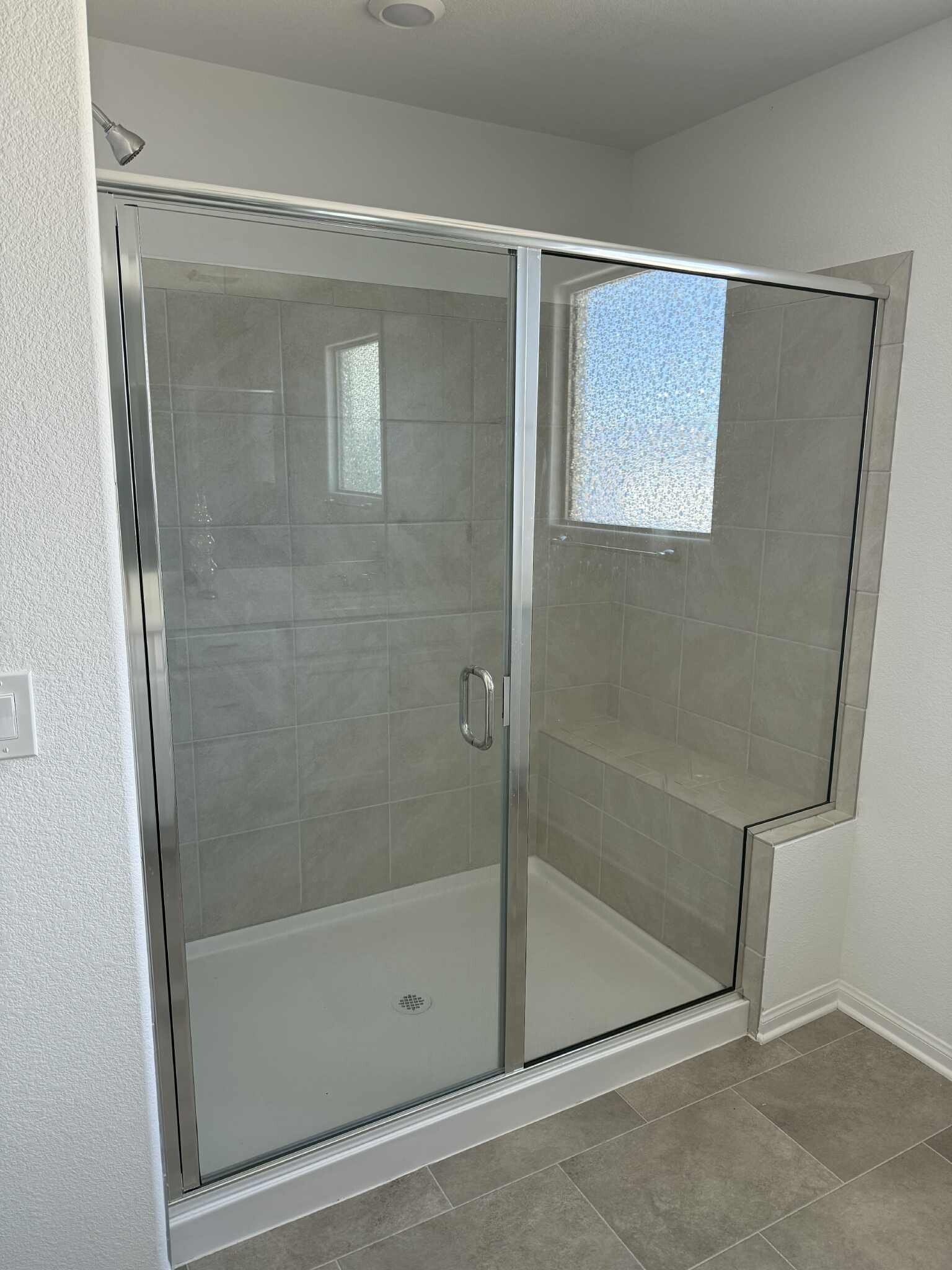walk in shower with sit down ledge - 5924 Tomsik St