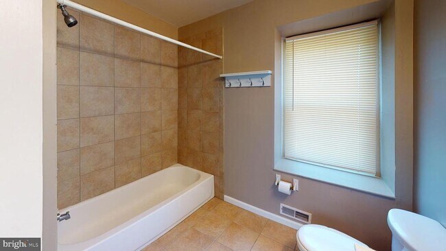 Building Photo - 211 Front St