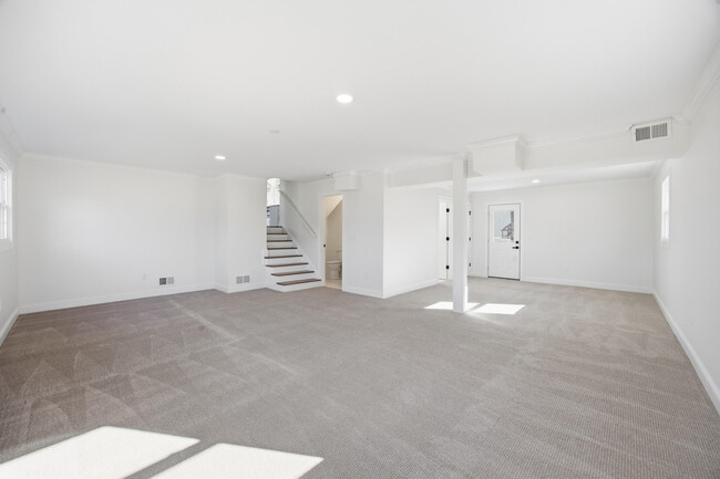 Building Photo - 294 Idle Hour Dr