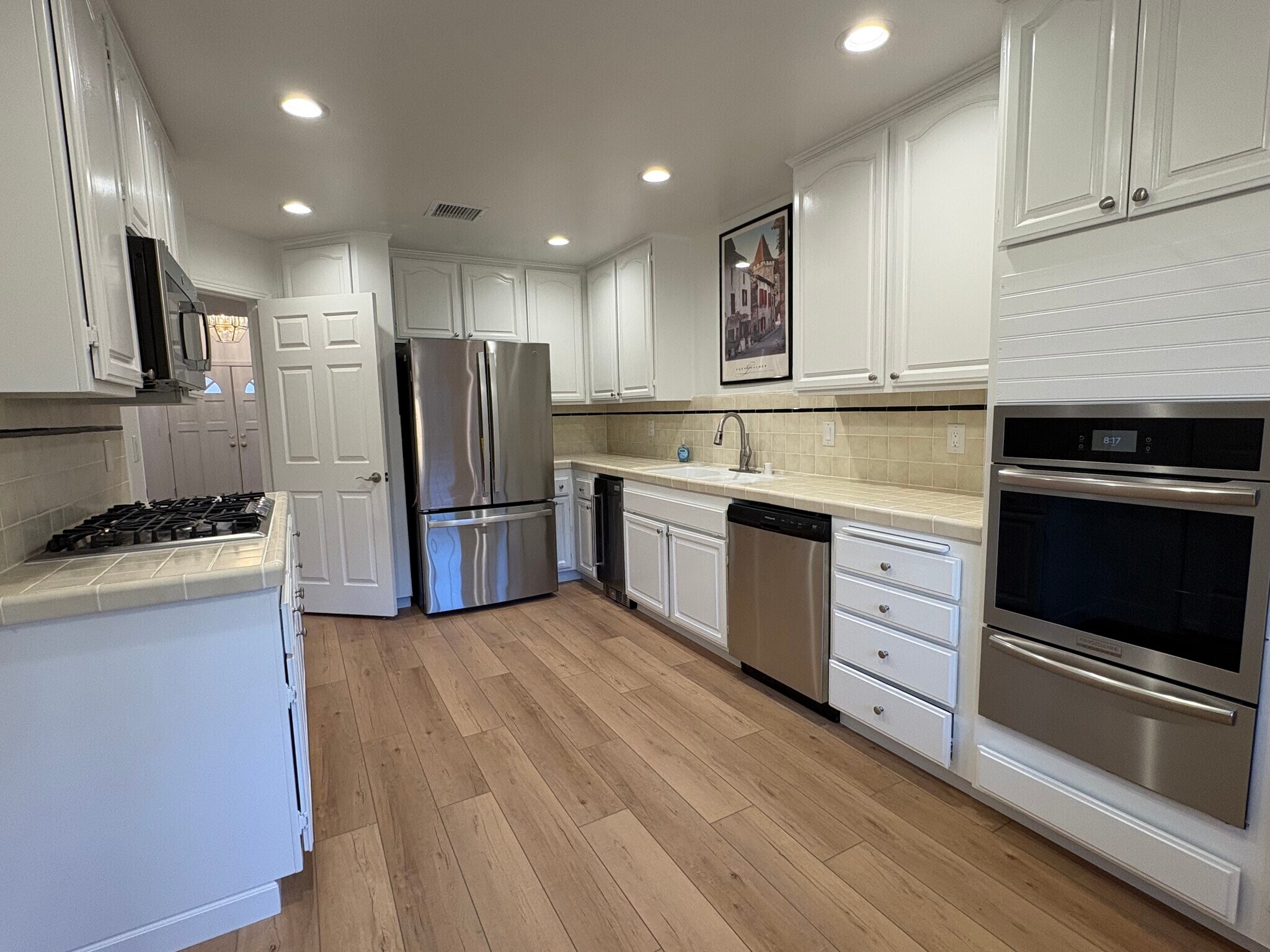 Building Photo - 5200 White Oak Ave