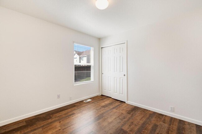 Building Photo - 8703 Silver Glen Dr