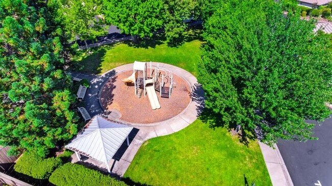 Building Photo - Beautiful 3 Bedroom 2 Bathroom in Gated Community of Folsom, CA!