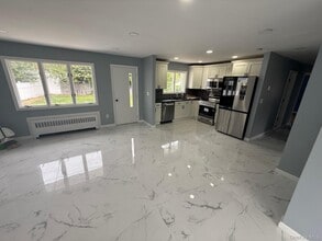 Building Photo - 25 Martin Rd S