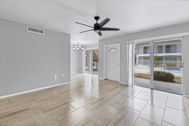 Building Photo - Charming Condo in Prime Sarasota Location ...