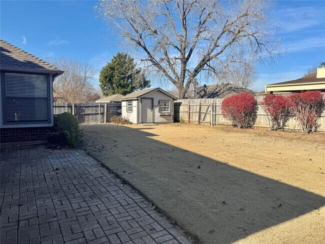 Building Photo - 1913 Lois Lynn Ln
