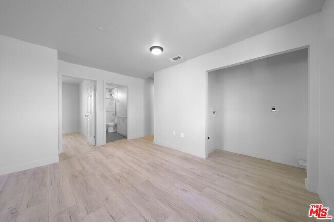 Building Photo - 236 W 84th Pl