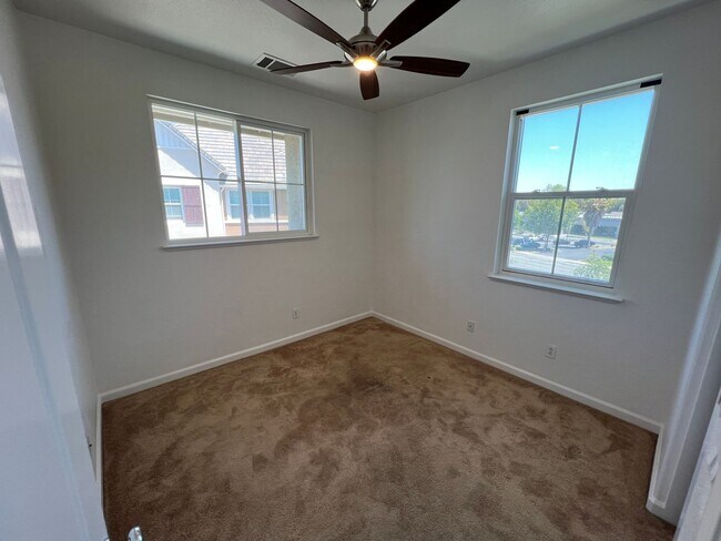 Building Photo - $4195-Beautiful Tri-level 3 Bed/2.5 Ba Townhome in Hampton Park/North San Jose