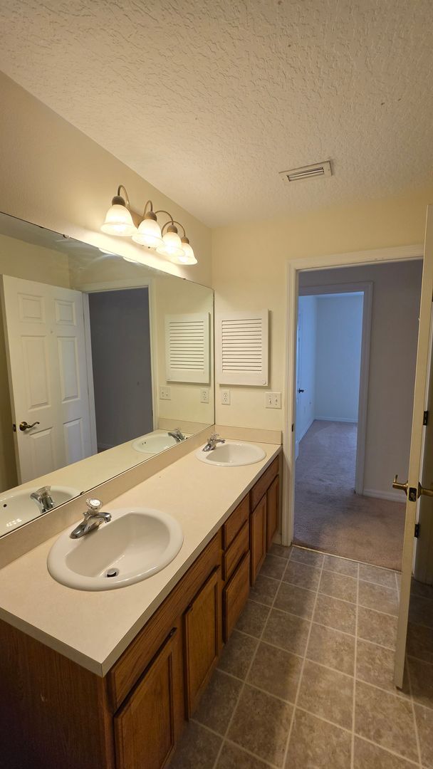 Building Photo - 4659 Treasure Cay Rd