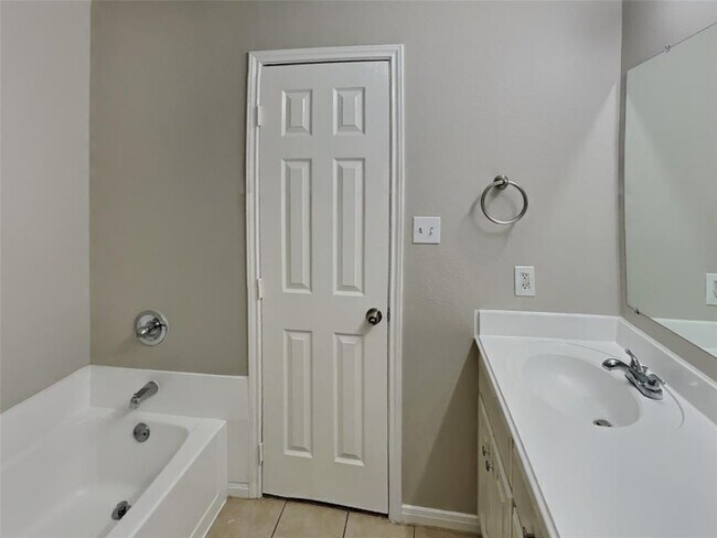 Building Photo - 16179 Summer Breeze Ct