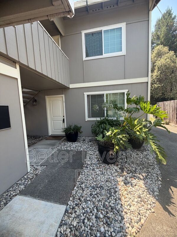 Building Photo - 92 Hendley St