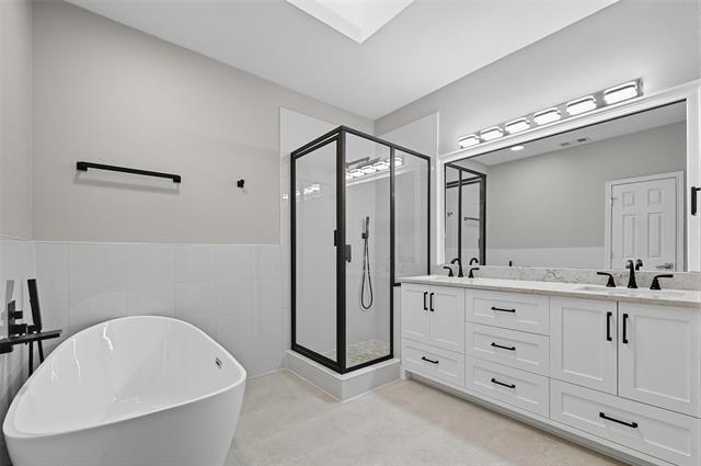 Building Photo - 2704 Picasso Pl