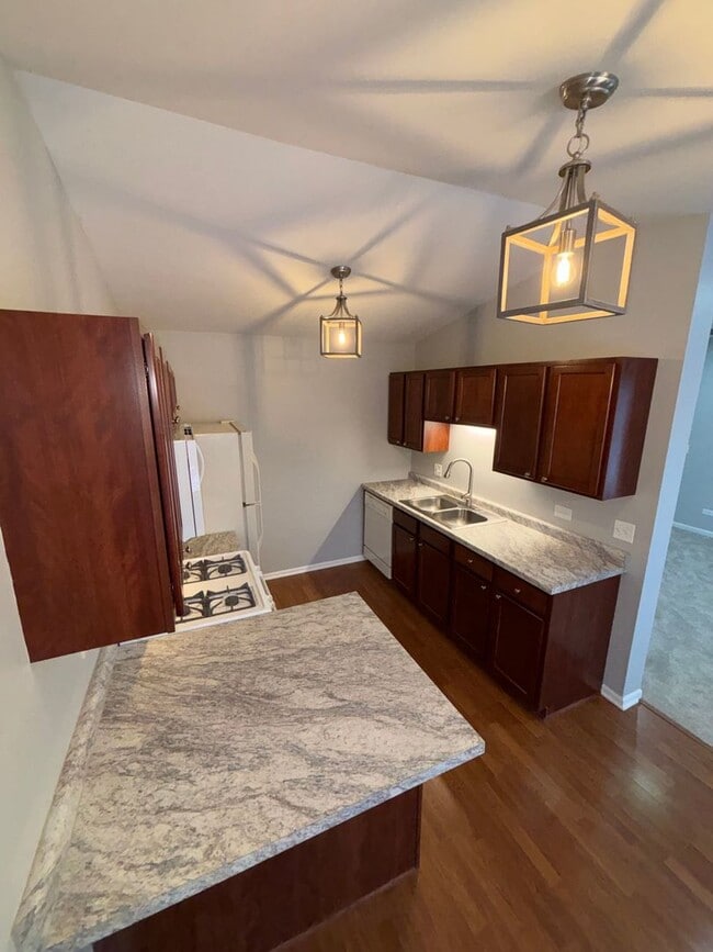 Building Photo - 1313 N Red Oak Cir