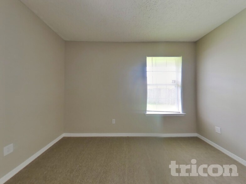 Building Photo - 2727 Fox Creek Dr E