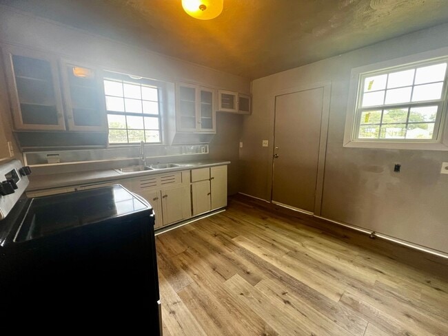 Building Photo - Home in Slaton