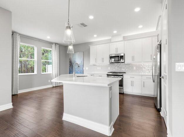 Building Photo - "Estancia 3-Bed Sanctuary with Granite Finishes and Scenic Views in Wesley Chapel"