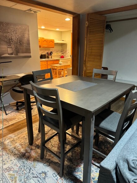 Dinette behind couch - 421 Oakhill Ave