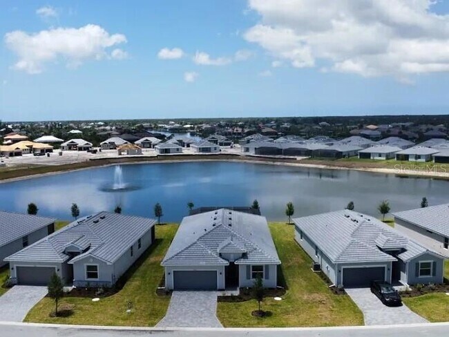 Building Photo - 7913 Lakes Edge Lane