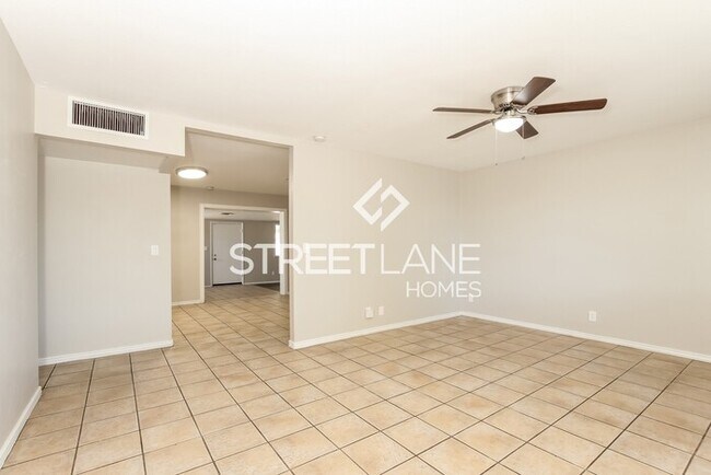 Building Photo - Charming 4 bedroom home in Phoenix!