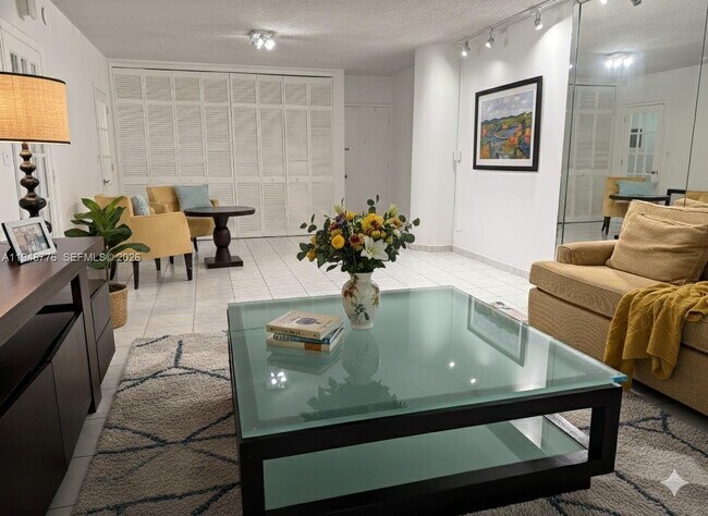 Building Photo - 5005 Collins Ave