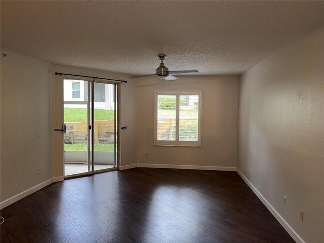 Building Photo - 550 Cranes Way