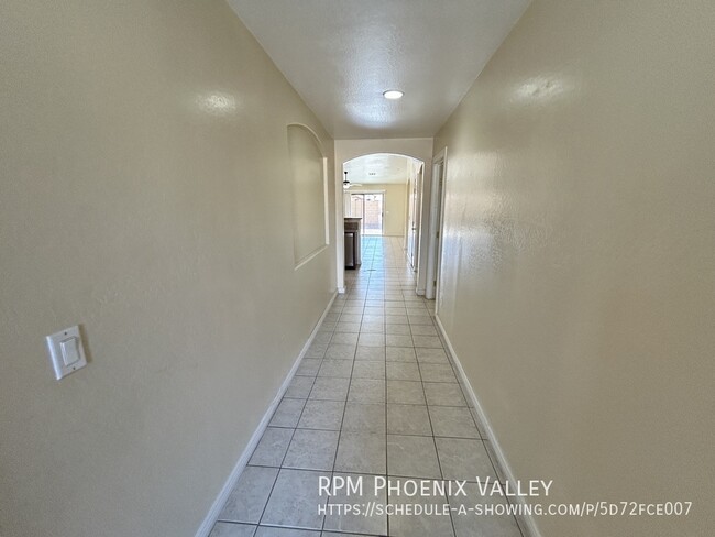 Building Photo - $150.00 off 1st Month Rent - 4 Bed / 2 Bat...