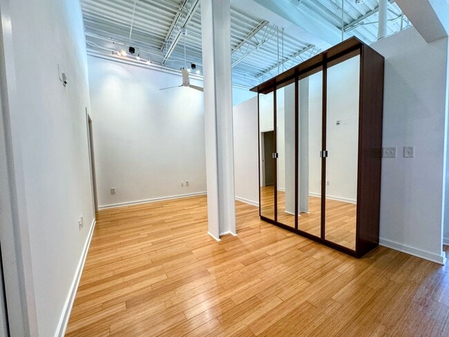 Building Photo - 1 BED | 1 BATH | MODERN CONDO with PARKING SPACE | MIDTOWN