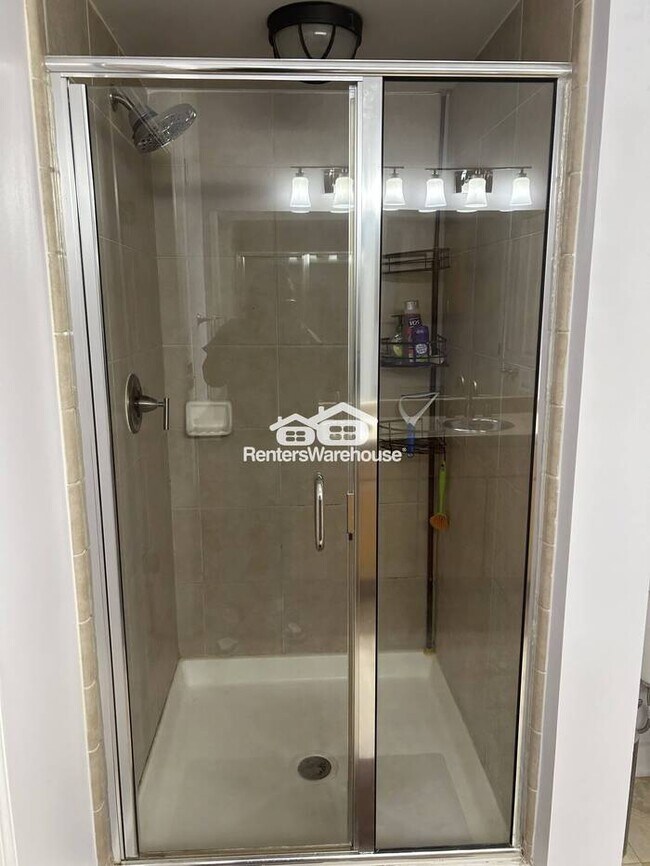 Building Photo - Perfectly located 2-bedroom 2 bath Condo