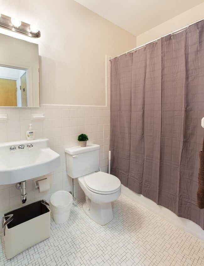 Building Photo - 220 Beacon St