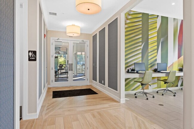 Building Photo - 4702 Sleepy Hollow Dr