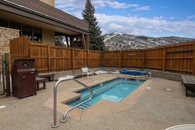 Building Photo - 2200 Apres Ski Way