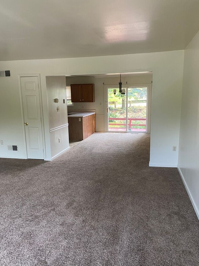 Building Photo - 607 Emerald Dr