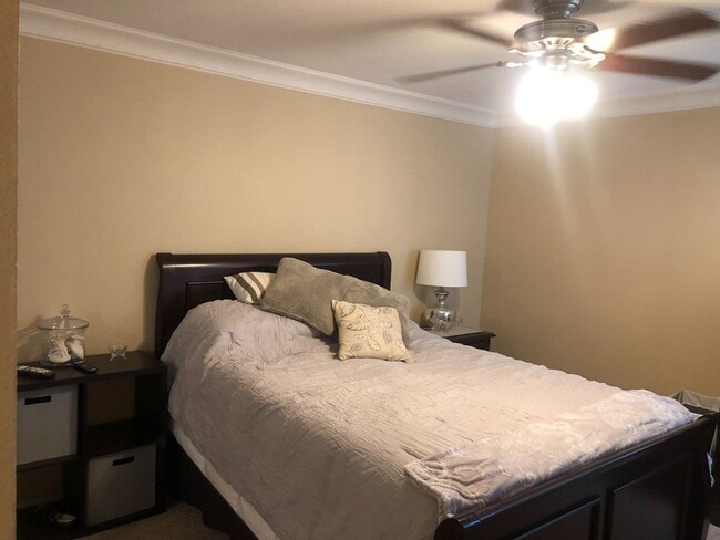 Building Photo - Ocean View 1 Bed/1 Bath in North Pacific Beach!