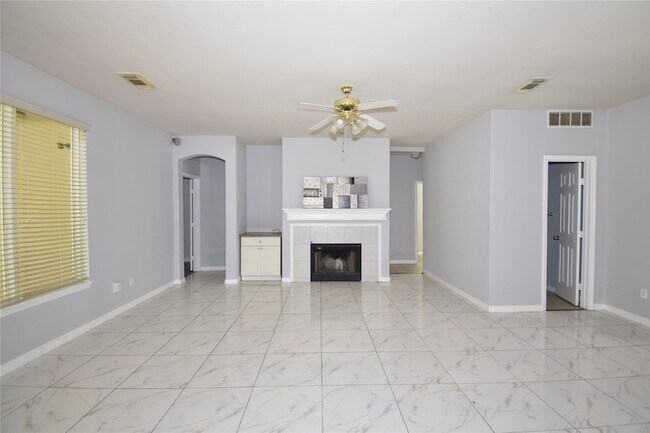 Building Photo - 20703 Whitevine Way