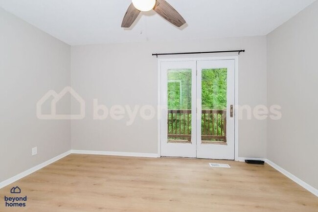 Building Photo - Stunning 4 Bedroom 2 Bathroom Home - Ready...