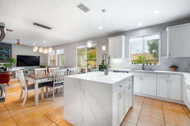 Building Photo - 282 Paseo Vista Cir