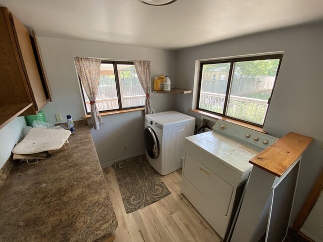 Building Photo - CENTRALLY LOCATED THREE BEDROOM HOUSE IN H...