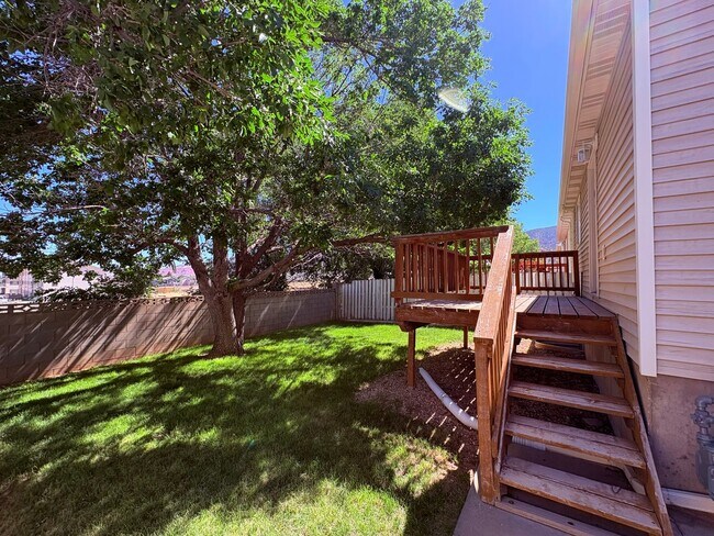 Building Photo - 334 W Mountain View Dr