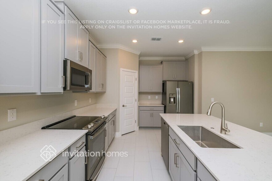 Building Photo - 9808 Little Bluestem Dr