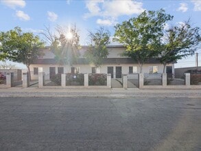 Building Photo - 2205 N 9th Ave