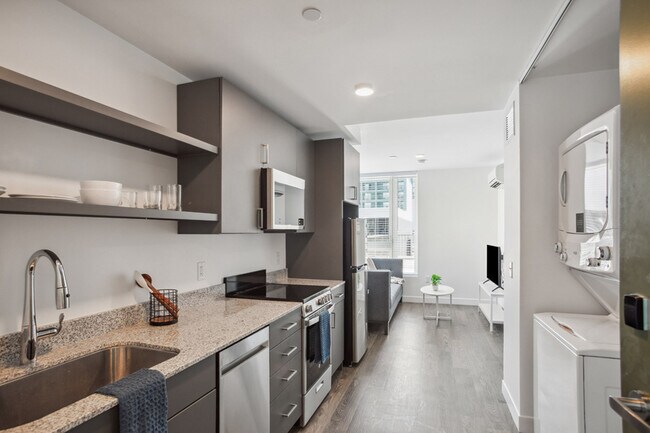 Elliston 1x1 - Kitchen - Broadview at Vanderbilt
