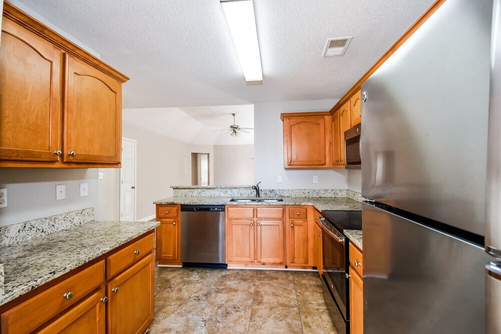 Building Photo - 7862 Fallstone Rd