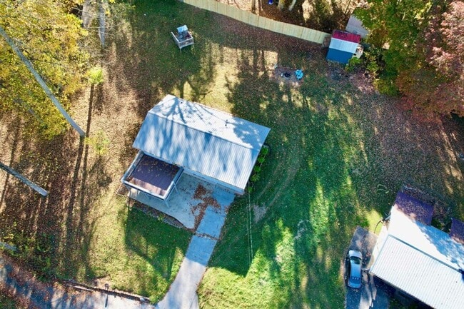 Building Photo - 112 Fairwood St