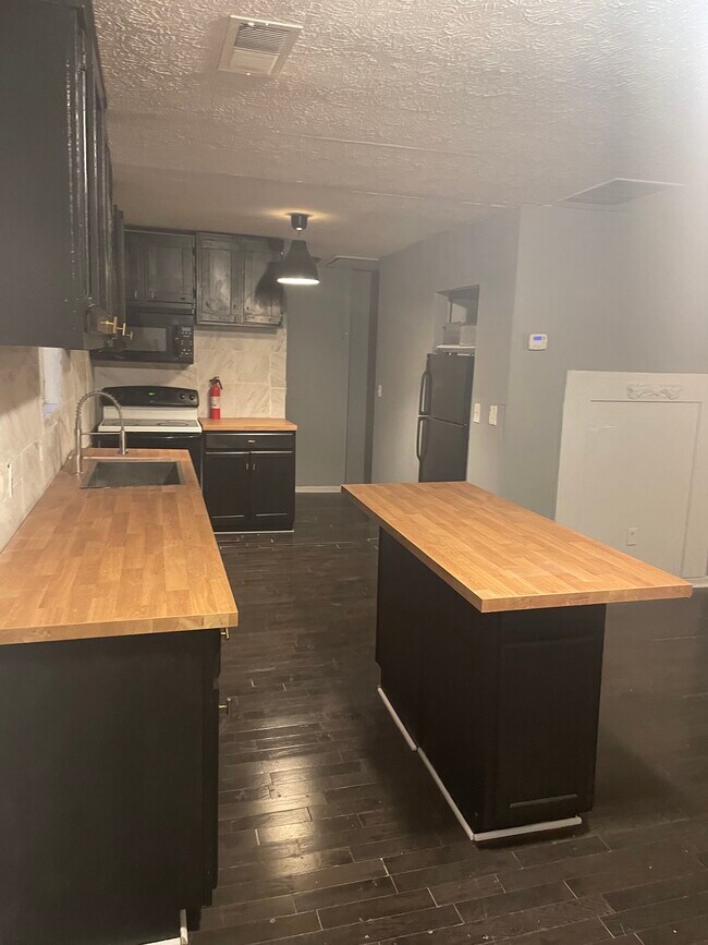 Kitchen - 2618 Wren Cir