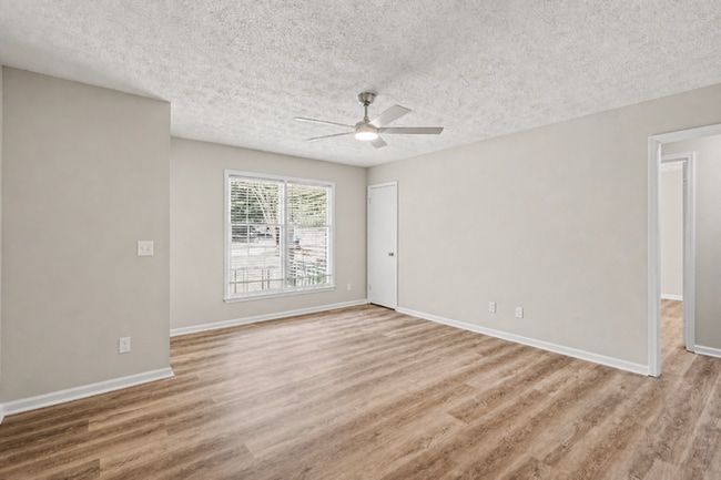 Building Photo - 2BR/1BA Duplex Conveniently Located Off Pleasant Hill & Cruse Rd!