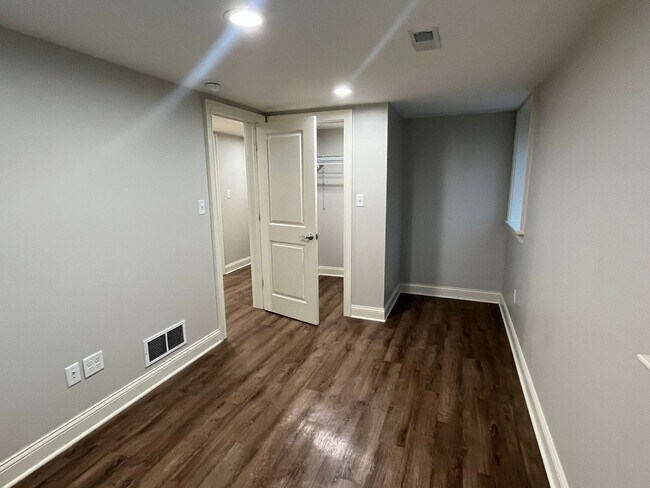 Building Photo - 4459 Swan Ave - Sassafras