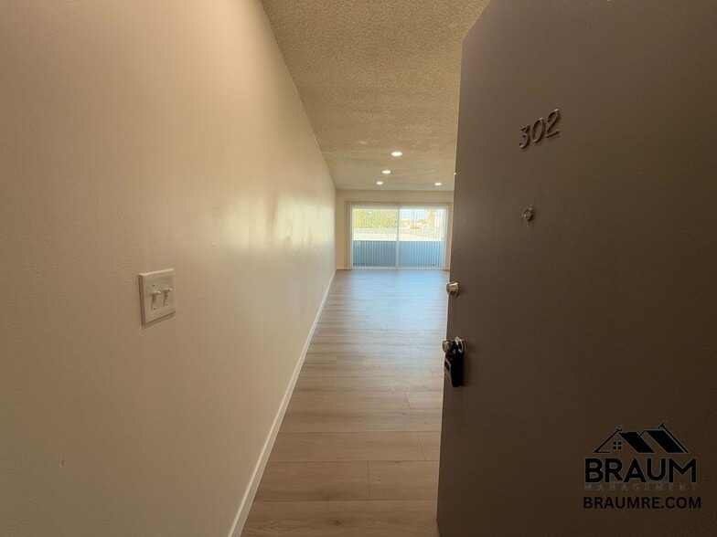 Building Photo - 6041 Whitsett Ave