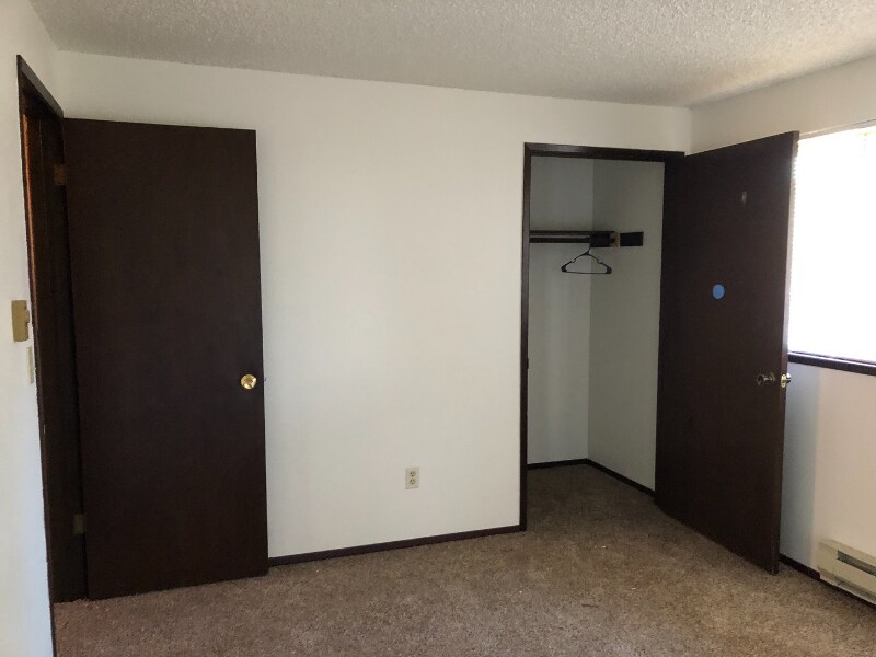 Building Photo - 950 SW Harrier Cir