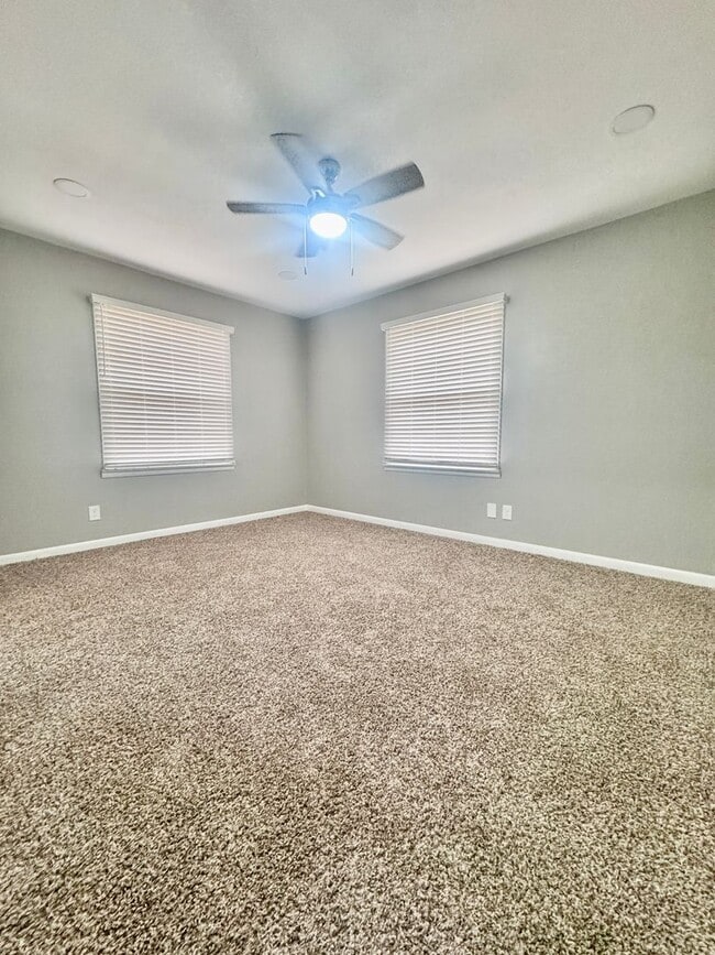 Building Photo - Newly Renovated Woodway Home