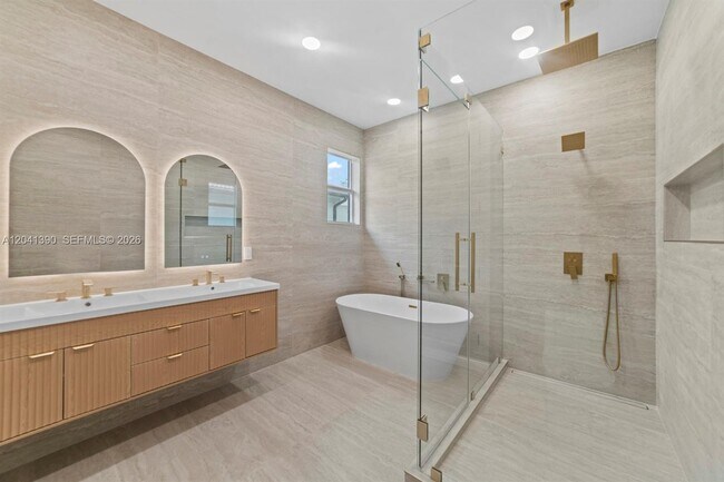 Building Photo - 3040 SW 44th Ct
