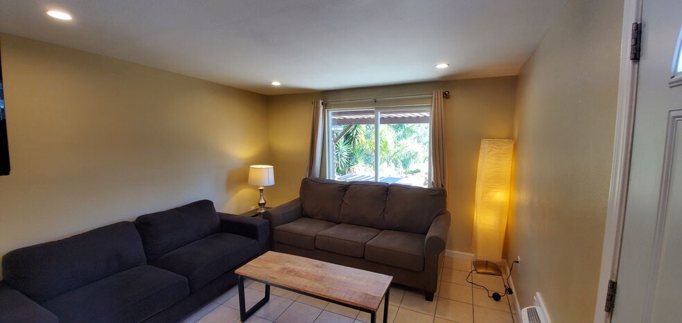 Building Photo - 3202 S Barcelona St